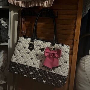 Betsy Johnson black and white bow tote bag with bow keychain